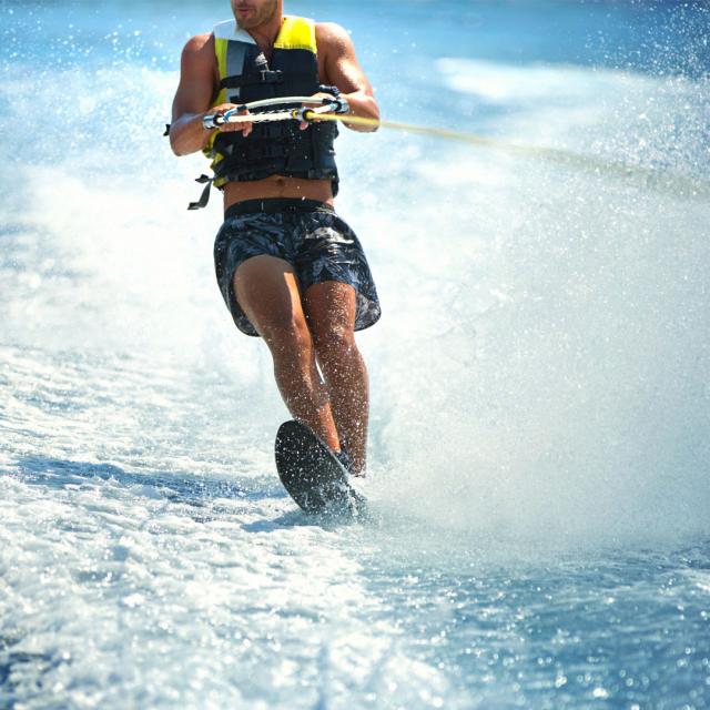 Cover Juan Les Pins Ski Nautique Istock 968831172 1920x1080 1