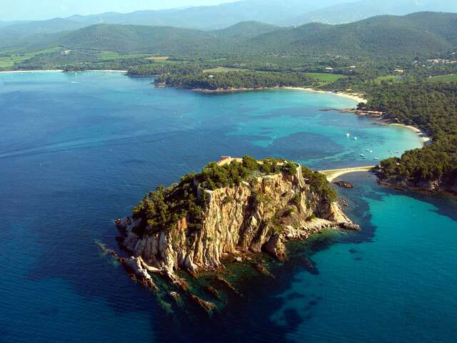 Coastal walk to the Fort de Brégançon with Jack MartinS Aventure
