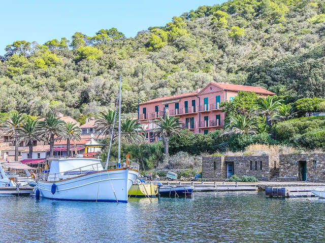 Stroll around the two islands with Latitude Verte