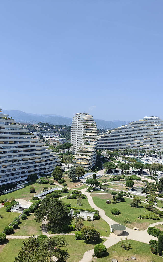 Guided tour of Marina Baie des Anges